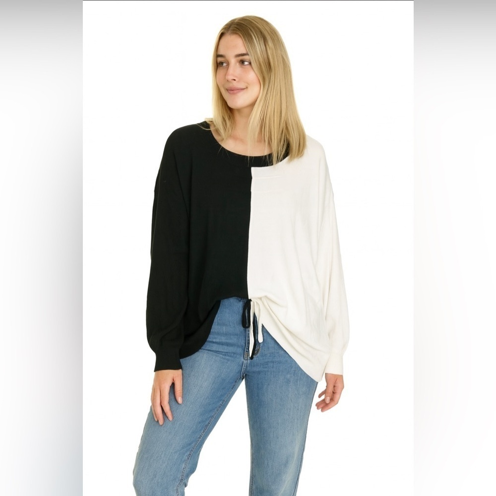 NWT Black and White Color Block Sweater Size 22/24